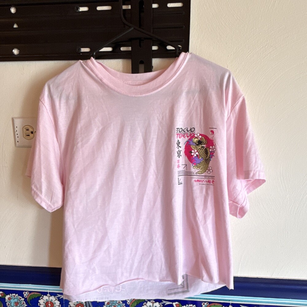 Fresh Laundry Tokyo Koi Fish Graphic Print Pink Crew Neck T-Shirt Size L